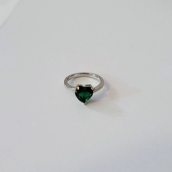 Heart-Shaped Emerald Green Silver Solitaire Ring - Picture 7 of 8